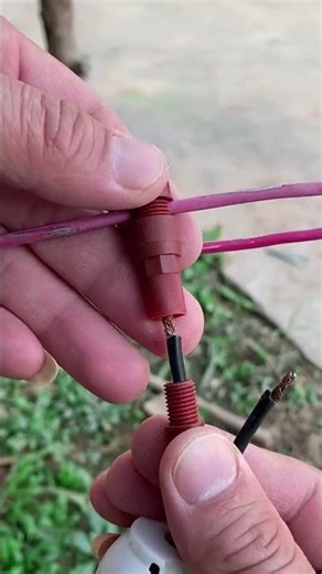 Quick connect light bulb accessories without cutting wires