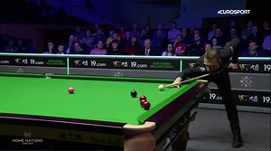 Snooker star stuns viewers with incredible shot