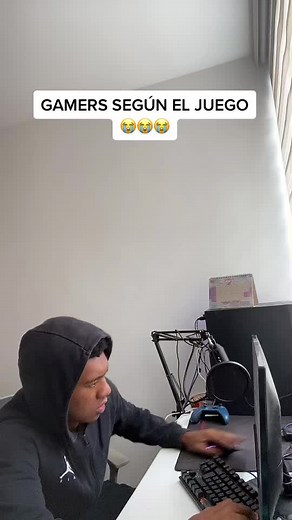 Exploring Gamer Life: Outfits and Indoor Clips