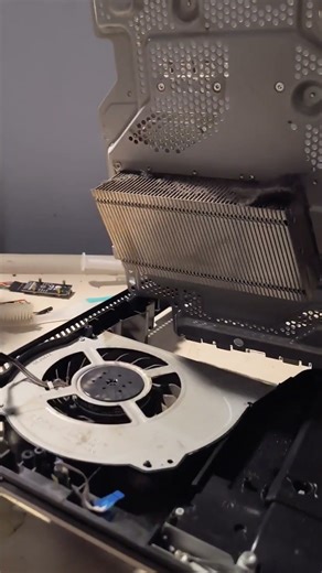 PS4 pro sounds like it might explode? #ps4 #ps4console #repair