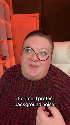 Doe answers: Do you prefer silence or background noise when you're reading? #BookTok