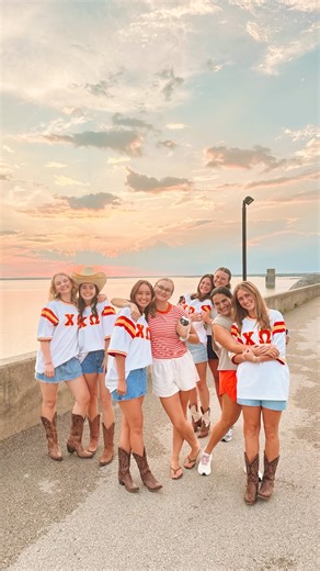 Chi Omega | Baylor University on Instagram: "It’s that time of year again! HAPPY CARPOOL KARAOKE FROM CHI OMEGA!!!!!! 🚗💛"