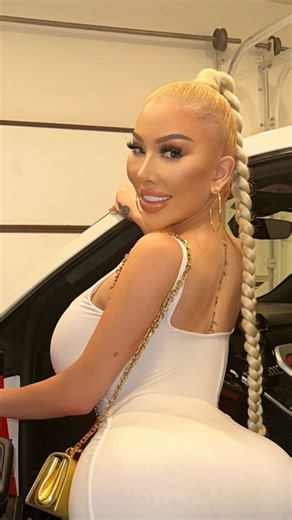 Hooked On The Look on Instagram: "I spent $500k to get the most curvaceous body - but now I'm reversing it all 😳 Contributor: @stephanie.palomares"