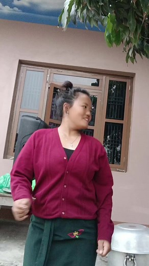 🫣😁 #oldsong #oldisgoldsong #foryoupage #lovesenangkammu😘😘 @ponammgr14 @laxmimagar6681 @Aratithapamagar @bachha❤️