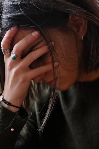 Après avoir découvert une infidélité, une jeune fille a pardonné à son copain, et ils sont allés vivre chez ses parents. Cependant, elle n’aurait jamais pu imaginer que sa véritable ennemie était à côté d’elle dans sa maison. | Formidable