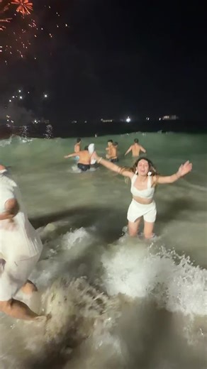 Que todo fluya JAJAJAJJA 🇧🇷 recibiendo el año pero en Río de Janeiro #riodejaneiro #revelion #reveillon #reveillon2026 #anonovo2026