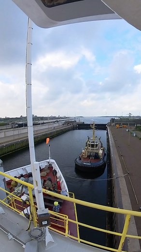 See the JOIDES Resolution squeeze through a lock in Amsterdam before entering North Sea! #northsea #netherlands #scienceatsea #nsffunded | JOIDES Resolution