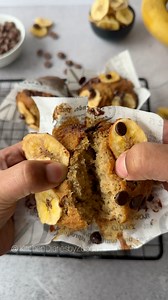 Banana Muffins! 3 Bananas Ripe 2 Eggs 1⁄2 Cup Brown Sugar 1⁄3 Cup Vegetable Oil 1 tsp Vanilla Extract 1 1⁄2 cups Plain Flour 1 tsp Baking Powder 1 tsp Baking Soda 1⁄4 tsp Salt 1⁄4 Chocolate chips 1⁄4 Banana Chips #muffin #muffins #bananabread | Zubda Malik - kitchendiariesbyzubda