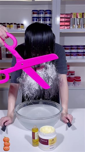 Smoothing Hair Mask for Dry, Frizzy Hair at Home