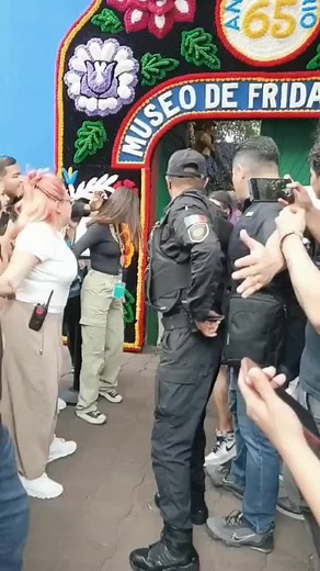 Una increíble mujer 💗 @Lana Del Rey 💕 Gracias @MRTRANSPORTESMEXICO #museodefridakahlo #lanadelrey #lanaenmexico #conciertodelanadelrey