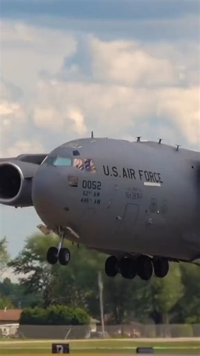 14K views · 638 reactions | Super cool video of the C-17 Globemaster landing : leepaviation #foryoupage #landing #aviation #aircraft #aerospace #avgeek #aviationlover #fighterjet | The War Zone | Facebook