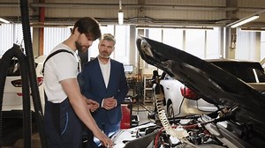 Auto Mechanic Shows Engine Error Codes Stock Footage Video (100% Royalty-free) 1104906465 | Shutterstock