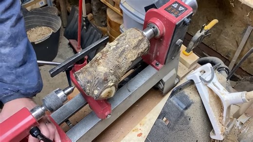 What makes this festive turning project so simple yet stunning