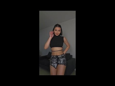 La Falda – 20 – Mike Towers – TIKTOK - Esa falda chiquitita, ay, qué bonita te queda, o la veía to