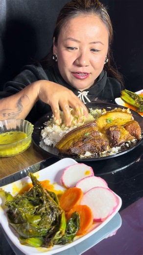 Sungur ko masu , Juicy pork belly , Eayo ko sagg , Dal Bhat || Rubi Rai Mukbang