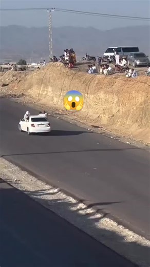 て on Instagram: ". Instagramning eng yaxshi sxemasi 📊: Ushbu ta'limiy Reel Yaponiyadagi innovatsion yashil energiya loyihasini yoritadi. Videoda Tokio va Kyotoning shahar ko‘chalari ko‘rsatilgan bo‘lib, yo‘l yuzasiga joylashtirilgan piezoelektrik materiallar animatsiyalari bilan birga namoyish etiladi. Yo‘lovchilar yurganda, yugurishda yoki sakraganda, sirt biroz egilib, maxsus kristallarga bosim orqali qadamlarning kinetik energiyasini elektr energiyasiga aylantiradi. Hosil bo‘lgan quvvat yaqi