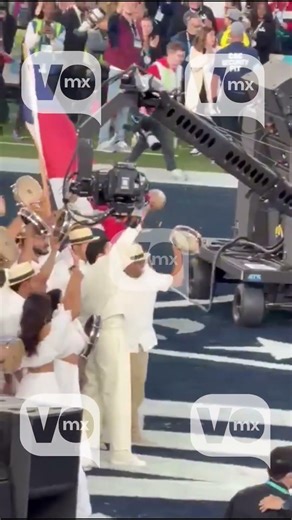 Perreo en Prime Time\n \nTrump protestó, pero Bad Bunny no paró: cantó en español, encendió el escenar