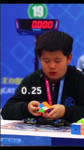 0.39 Seconds?! The FASTEST 2x2 Solve Ever 🤯