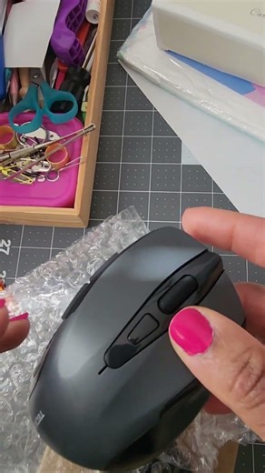 Wireless rechargeable mouse