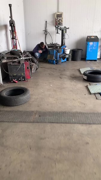 Automotive Repair: Mastering Hydraulic Press Techniques