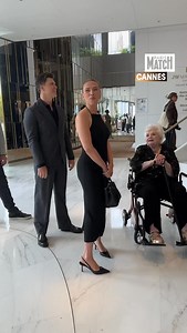533K views · 52K reactions | Scarlett Johansson et son mari Colin Jost sont arrivés à #Cannes 殺 L’actrice va présenter son premier long-métrage « Eleonor the Great » ce mardi soir.  @leabitton | Paris Match | Facebook