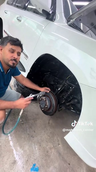 🔥 مو بس عناية… احنا نعيد هيبة سيارتك من جديد! في مركز مهيمن للعناية بالسيارات نشتغل على أدق التفاصيل حتى ترجع سيارتك وكأنها طالعة من الوكالة 👌 🔹 حماية كاملة بتركيب PPF ضد الخدوش والعوامل 🔹 عازل حراري شفاف للجام — راحة وأناقة بدون تغيير بالشكل 🔹 بولش احترافي يرجّع اللمعة الأصلية 🔹 نانو سيراميك لحماية تدوم ولمعان يخطف النظر 🔹 حمام داخلي عميق — نظافة، تعقيم، وانتعاش وغيرها هواي خدمات نخلي بيها خبرتنا وضميرنا قبل شغلنا 💯 🔥 شغلنا يحچي عنا… والتفاصيل تفرق 📍 زورونا وخلي سيارتك تاخذ المستوى ال