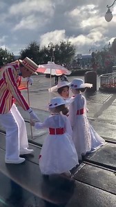 636K views · 13K reactions | WE❤️THIS! Two little girls dressed head-to-toe as their favorite Disney character, Mary Poppins, got a huge surprise when the iconic nanny took them for a stroll around Disney World! STORY: https://tinyurl.com/sjrfb73 VIDEO: Caroline Ross | FOX 35 Orlando | Facebook