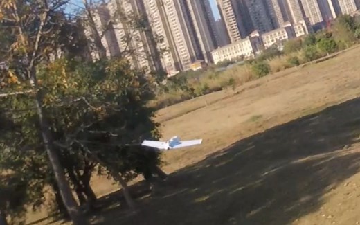 固定翼FPV低空穿树夜航编队跟拍