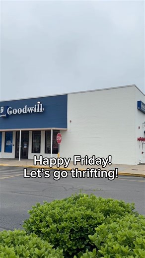 Ran to the thrift store to see what they had before the crazy weekend! 🤩 #thriftstorefinds #thriftwithme #thrifting #thrifted | Touch of Townsend