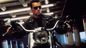 10K views · 82 reactions | Blumen & 'ne Shotgun für den T-1000: Eine der besten Szenen aus Terminator 2 – Tag der Abrechnung! 鹿 Ab dem 21. November gibts Arnie im kultigen Glow-in-the-Dark Steelbook: bit.ly/UniversalSoldier4k | STUDIOCANAL | Facebook