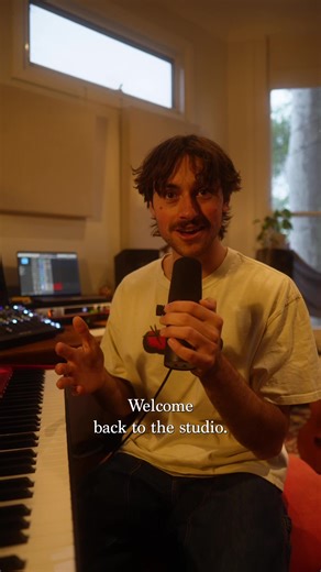 Exploring the Fascinating World of Synth Instruments