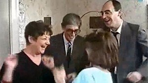 Máris letörölték a netről minden idők legjobb Szomszédok-videóját | 24.hu