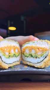 ¿Qué esperas para averiguar si es una burger o un roll?  Las Sushi Burgers de NIU están on fire. Disponibles en todas nuestras sucursales y en delivery. ¡Corre por la tuya y vive la fusión más crujiente del sushi! 襤 #SushiBurger #NiuSushi #SushiTime #BurgerTime #sushilovers #AntojoReal | Niusushi.mx | Facebook