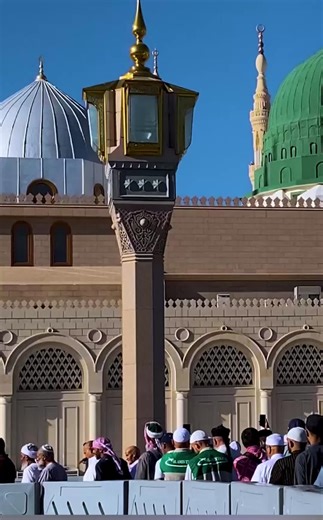 ‎إِنَّ ٱللَّهَ وَمَلَـٰٓئِكَتَهُۥ يُصَلُّونَ على النبي .(مع التفسير). - Credits below: - Reciters: الشيخ: احمد فائق الخالدي ‎والشيخ طه إمام وخطيب في مقبرة البقيع في المدينة المنورة - Text and translation: Quran.com - https://quran.ksu.edu.sa/tafseer/saadi/sura33-aya56.html - Video by Aamir Somewhere: https://www.pexels.com/video/masjid-al-nabawi-masjid-nabvi-prophet-mosque-madina-26256062/ - #surah #thikr #islam #quran #fyp