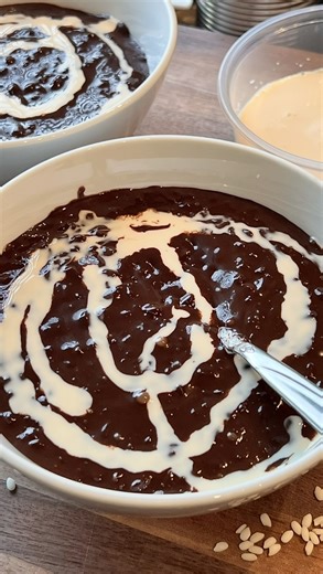 Ian | Filipino Food Recipes on Instagram: "Quick and easy Champorado 😮‍💨 I used cocoa powder for this, but feel free to use Filipino tablea as well. Just adjust with more or less sugar to taste. https://www.iankewks.com/champorado-recipe/ 🔥 Comment “Recipe” and I’ll DM you the full recipe!"