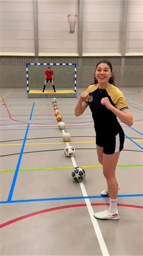 ​Celine vs Michiel: Ultimate Football Challenge! ⚽🔥
