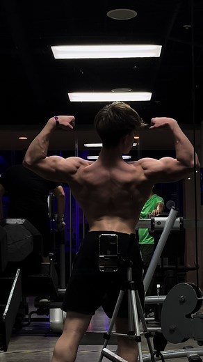 Rutina de Bíceps de Jimmy Serrano en el Gimnasio