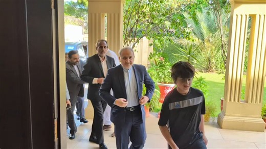 اسلام آباد:ایرانی سفیر رضا امیری مقدم کی قیادت میں اعلیٰ سطحی وفد کی مولانا فضل الرحمان کی رہائش گاہ آمد ملاقات میں حالیہ امریکہ ایران جنگ کے اثرات ، مضمرات سمیت اہم امور پر تفصیلی نشست ہوئی، ترجمان جےیوآئی ایران امریکہ جنگ کے بارے میں آپکے جاندار موقف پر ایرانی قوم کی طرف سے شکر گزار ہو، ایرانی سفیر امریکہ اور ایران کے درمیان مذاکرات کے لئے پاکستان کی میزبانی پاکستان کا اعزاز ہے،مولانا فضل الرحمان جنگ بندی کی توقع اور مستقل امن کی تمناء کے ساتھ اسلامی بلاک کا قیام ہماری تمناء ہے،مولانا فضل الرح