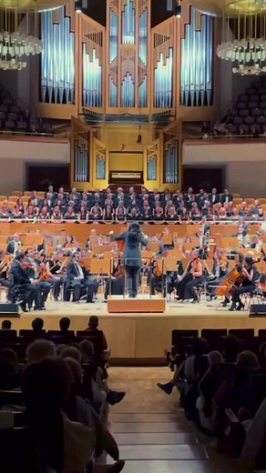 Waltz No 1 de la Suite N1 para orquesta de variedades D. Shostakóvich Orquesta del Grupo Talía dirigida por @Silvia Sanz Torre • • #orquesta #orquestasinfonica #orchestra #orchestraconductor #director #conductor #music #musica #cultura #classic #classicalmusic #mujer #women