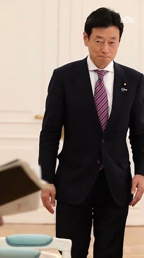 カザフスタンのトカエフ大統領と面談し、高市総理の親書をお渡ししました。意見交換では、石油の供給含め両国間の貿易・投資の拡大など、経済関係の発展に取り組むことで一致しました。