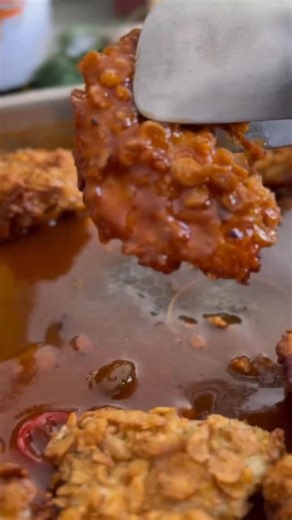 HOT HONEY CHICKEN TENDERS Serves 2 : - 3 chicken fillets - 5 tbsp cornflour - 2 tsp lemon pepper - 2 eggs - Bowl of cornflakes (crushed) - Fresh chilli (use as much or as little as you like, the more the hotter) - 2 cloves of garlic - 300mls Buffalo sauce - 3 tbsp honey Slice your chicken into strips and give a drizzle of oil over and toss in your cornflour and lemon pepper. Then dip into your whisked eggs and into your crushed corn flakes. Ensure to evenly coat. Pop into an airfryer at 200 for 