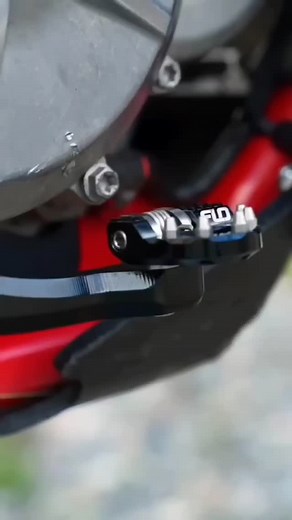 Equipped with Patented Pro160 levers and Rear brake pedal 😎 - #FootPegs #Pro160 #Unbreakable #Levers ☝️ | FLO Motorsports