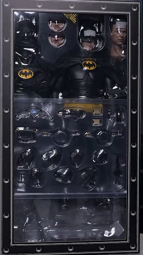 #PreventasLucasartoys Marzo 2026 Batman (Deluxe Version) – Batman Returns 1992 – HOT TOYS – PREVENTA Consigue el tuyo aquí ➡️ https://tinyurl.com/4kwnwzr4 | Lucasar Toys - Collectables Store