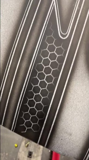 Custom painting, honeycomb pattern with LiME LiNE