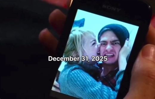 ROS on Instagram: "Great power. Greater pain🖤 An amazing Spider-Man cinematic reel at sunset. Spider-Man swinging between skyscrapers, slow-motion web shots, city glowing in golden hour. Emotional background score, heroic pauses, mask slightly torn. Mood: responsibility, hope, sacrifice. Smooth transitions and dramatic beat drop. . #spiderman 电影制作人利用先进的电子动画技术将《五夜后宫》（FNAF）中的角色变为了现实。这些机器人不仅仅是电影道具，而是由著名的吉姆•汉森怪物商店 （Jim Henson’sCreature Shop）打造的复杂机械实体。每个角色内部都装有精密的水压和伺服电机系统，能够模拟人类的动作和细微的面部表情。与完全依赖 CG