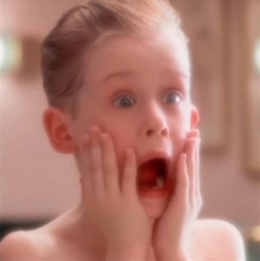 CHRISTMAS EVE #homealone #homealonemovie #christmas #christmaseve #christmasedit ac: sleepfulaud tags: @kikiiscoolxx @𝓜 @𝐄𝐑𝐀 @𝐀𝐍𝐆𝐄𝐋𝐈𝐂𝐅𝐗 @𝗟𝗲𝘁í𝗰𝗶𝗮 𝜗ৎ @Autumn ᢉ𐭩