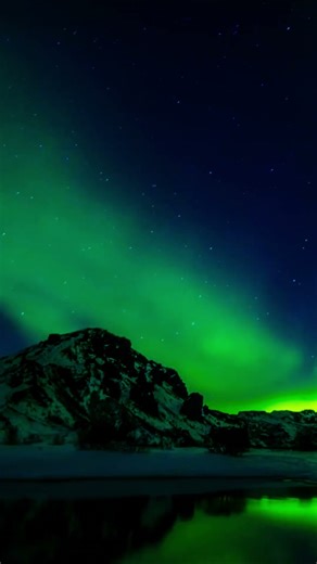 Mesmerizing Aurora Borealis – Arctic Wind & Relaxing Ambient Sounds ✨🌌 #shorts