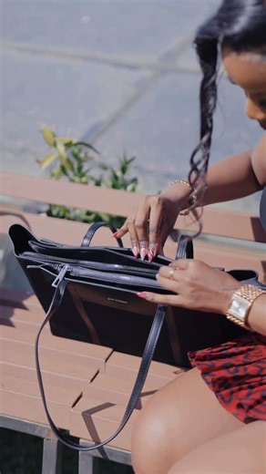 House of Handbags|| Tote || Laptop & Sling Bags on Instagram: "Work smart. Carry smart. Can fit up to 17-inch laptop Style number-5009 Price-5,500ksh Colors-black,coffee,red,khaki and cream Dimensions Length-43.5CM WIDTH-13.5CM HEIGHT-28CM Can fit a laptop up to 15 inches. Call/whatsapp(0722426308) SAME DAY DELIVERY!!!!"