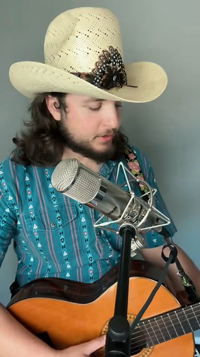 Here's a cover of Amarillo by Morning in Spanish! #georgestrait #musicreels #countrycover #sertanejo #musicians #espanol #musica | Bubba Bellin