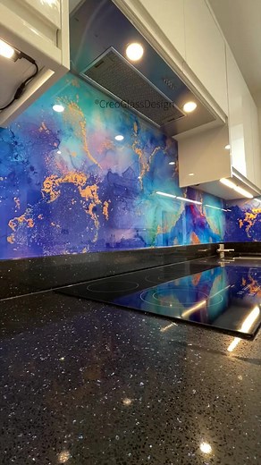 ABSTRACT SPLASHBACK 🖼 Transform your kitchen into a modern masterpiece with an abstract design! Our talented team will work closely with you to pick out the perfect pattern for that effortless touch of sophistication. Let us help ensure your space looks chic and reflects your personal style. GET YOUR FREE QUOTE HERE: https://www.creoglass.co.uk/splashbacks/printed-splashbacks/printed-abstract-splashbacks PURCHASE SAMPLES HERE: https://www.creoglass.co.uk/samples #gallery #painting #artists #abs